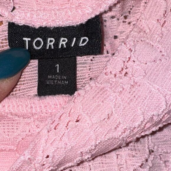 Torrid light puck lace long sleeve mock turtleneck top
Sz 1X - Picture 4 of 8